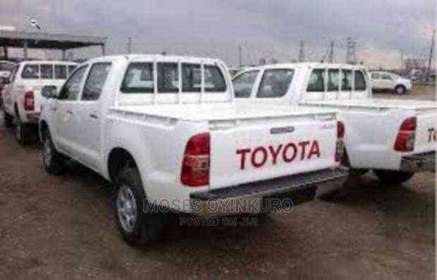 HILUX FOR HIRE picture