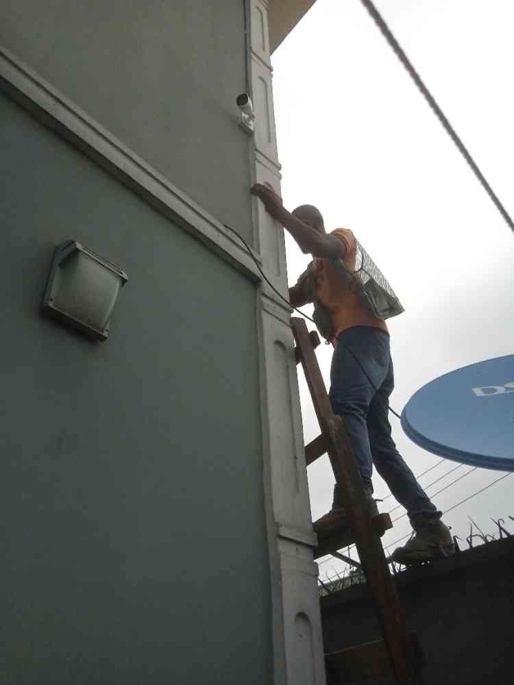 Professional CCTV CAMERAS (WIRED & WIRELESS) INSTALLER