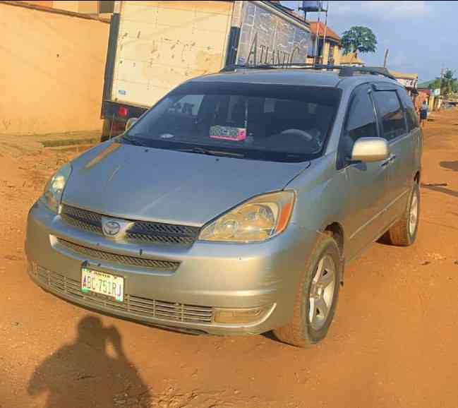 Toyota Sienna for Hirer, Airport Pickup and Interstate picture