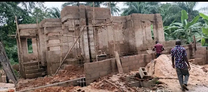 Building contractor and civil engineer