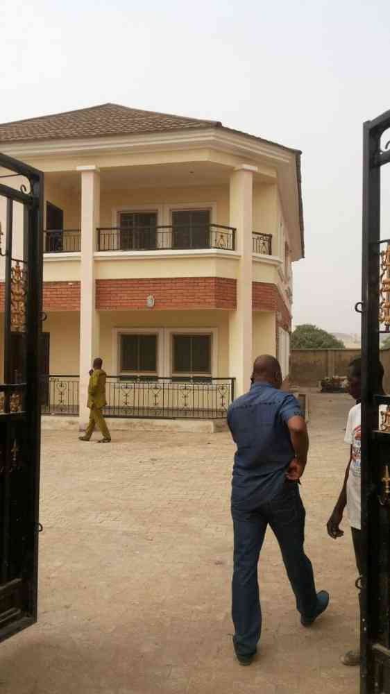 House for sale in lugbe abuja picture